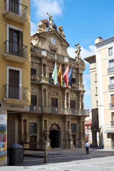Apartamento Ayla Ayuntamiento Pamplona Exterior photo